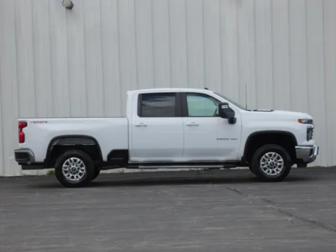 Photos of 2026 Chevrolet Silverado 2500 HD LT for sale in Trenton, MO at Pettijohn Ford of Trenton