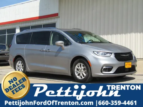 Silver 2021 Chrysler Pacifica Touring L for sale in Trenton, MO