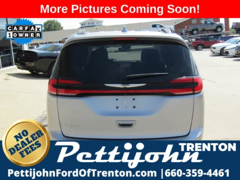 More photos of 2021 Chrysler Pacifica Touring L at Pettijohn Ford of Trenton, MO