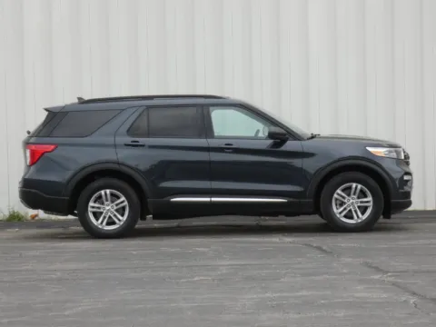Photos of 2024 Ford Explorer XLT for sale in Trenton, MO at Pettijohn Ford of Trenton