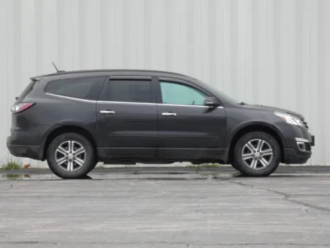 Photos of 2016 Chevrolet Traverse 2LT for sale in Trenton, MO at Pettijohn Ford of Trenton