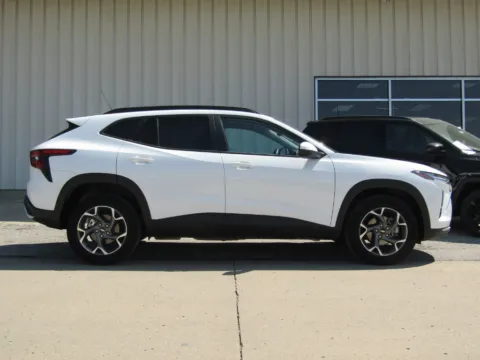 Photos of 2025 Chevrolet Trax LT for sale in Trenton, MO at Pettijohn Ford of Trenton