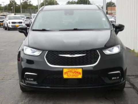 More photos of 2024 Chrysler Pacifica Touring L at Pettijohn Ford of Trenton, MO