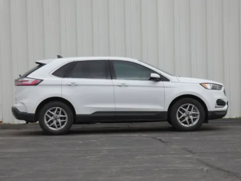 Photos of 2024 Ford Edge SEL for sale in Trenton, MO at Pettijohn Ford of Trenton
