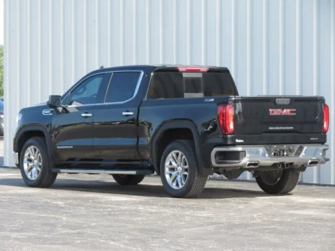 More photos of 2022 GMC Sierra 1500 Limited SLT at Pettijohn Ford of Trenton, MO