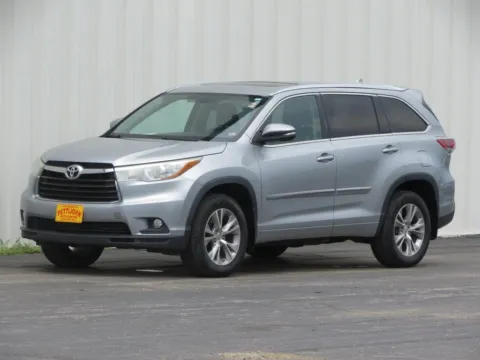 Another view of 2015 Toyota Highlander XLE V6 for sale in Trenton, MO at Pettijohn Ford of Trenton
