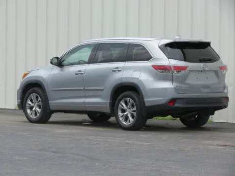 More photos of 2015 Toyota Highlander XLE V6 at Pettijohn Ford of Trenton, MO