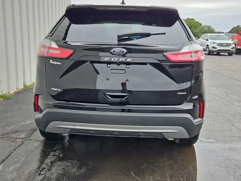More photos of 2024 Ford Edge SEL at Pettijohn Ford of Trenton, MO