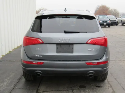More photos of 2012 Audi Q5 2.0T Premium at Pettijohn Ford of Trenton, MO