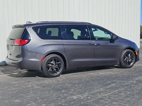 Another view of 2020 Chrysler Pacifica Touring L for sale in Trenton, MO at Pettijohn Ford of Trenton