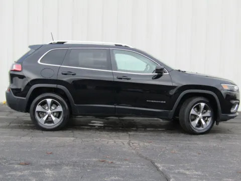 Photos of 2019 Jeep Cherokee Limited for sale in Trenton, MO at Pettijohn Ford of Trenton