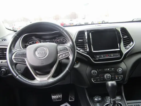 More photos of 2019 Jeep Cherokee Limited at Pettijohn Ford of Trenton, MO