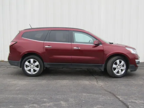 Photos of 2017 Chevrolet Traverse LT for sale in Trenton, MO at Pettijohn Ford of Trenton