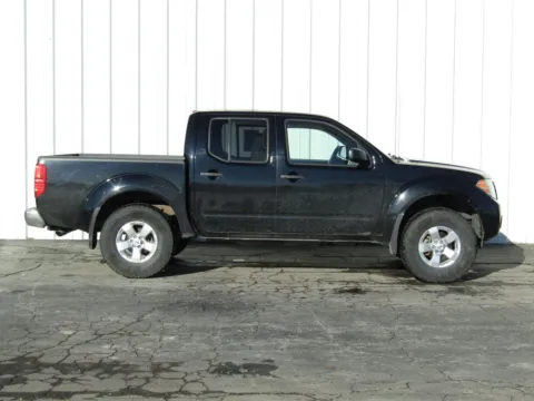 Photos of 2012 Nissan Frontier SV for sale in Trenton, MO at Pettijohn Ford of Trenton