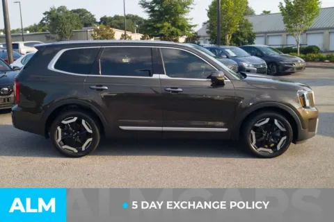 More photos of 2023 Kia Telluride S at ALM Hyundai Lumberton, NC
