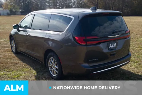 More photos of 2023 Chrysler Pacifica Touring L at ALM Hyundai Lumberton, NC