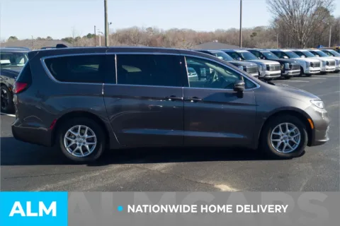 More photos of 2023 Chrysler Pacifica Touring L at ALM Hyundai Lumberton, NC