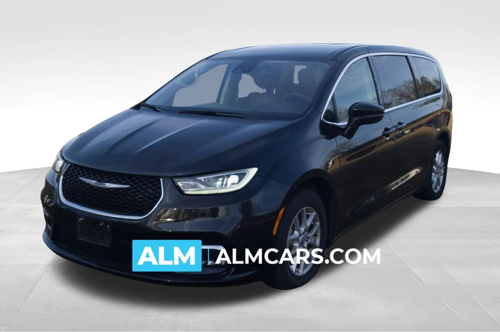 2023 Chrysler Pacifica Touring L's photo