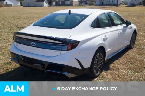 More photos of 2025 Hyundai Sonata Hybrid SEL at ALM Hyundai Lumberton, NC