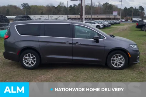More photos of 2023 Chrysler Pacifica Touring L at ALM Hyundai Lumberton, NC