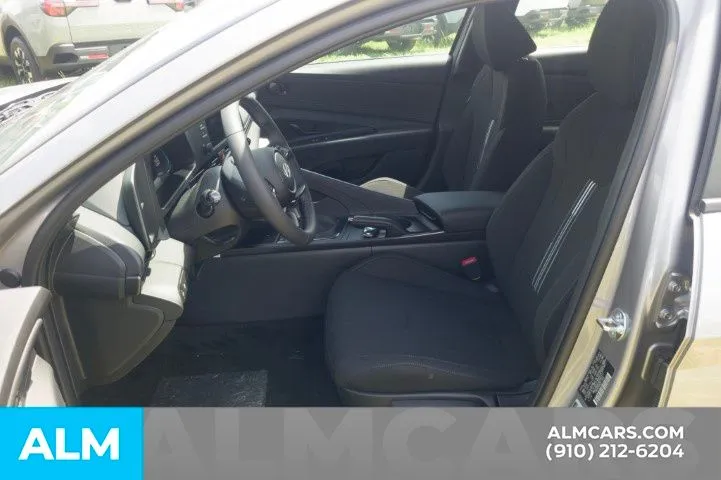 2025 Hyundai Elantra SEL - Photo 14
