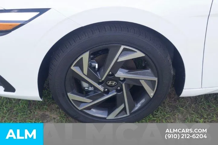 2025 Hyundai Elantra SEL - Photo 11