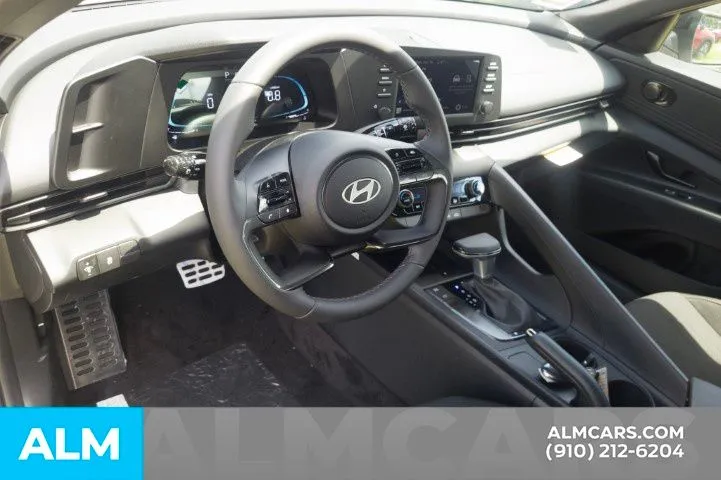 2025 Hyundai Elantra SEL - Photo 12