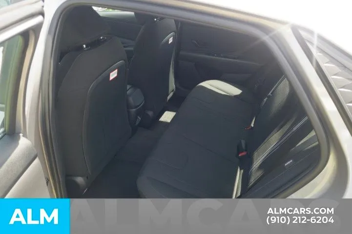 2025 Hyundai Elantra SEL - Photo 16