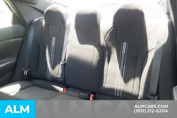 2025 Hyundai Elantra SEL - Photo 15