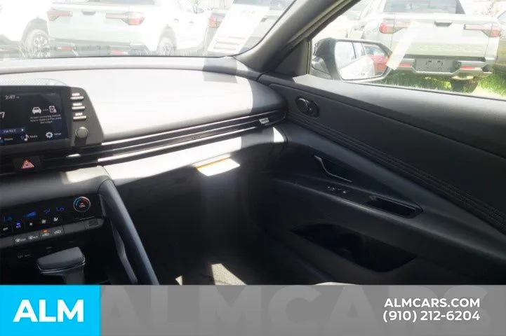 2025 Hyundai Elantra SEL - Photo 17