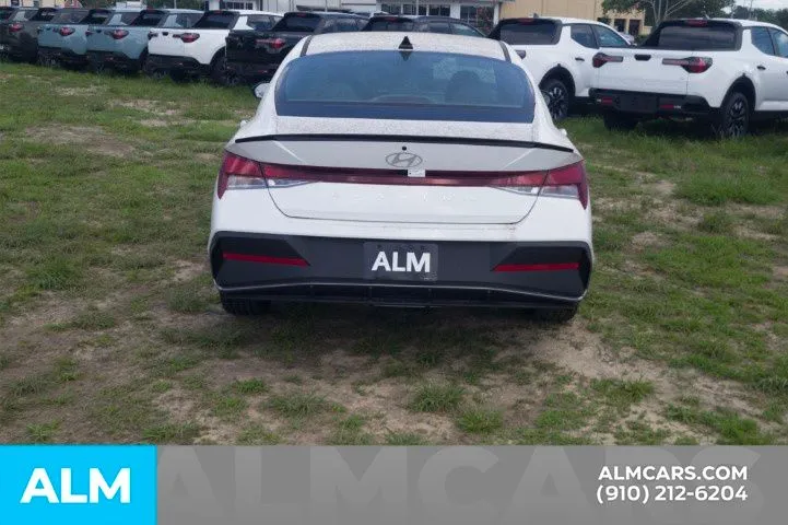 2025 Hyundai Elantra SEL - Photo 6