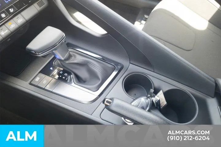 2025 Hyundai Elantra SEL - Photo 22