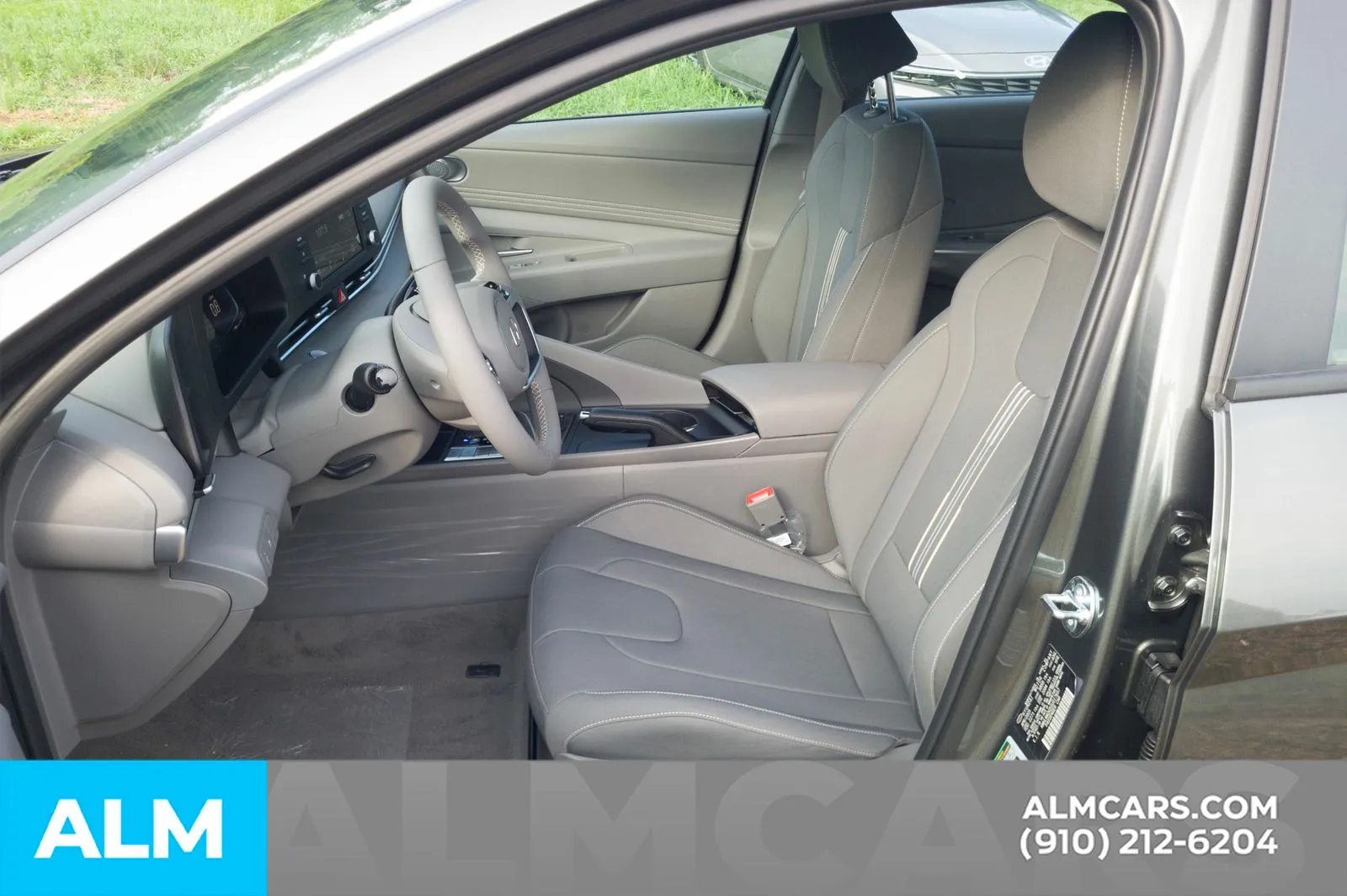 2025 Hyundai Elantra SEL - Photo 14