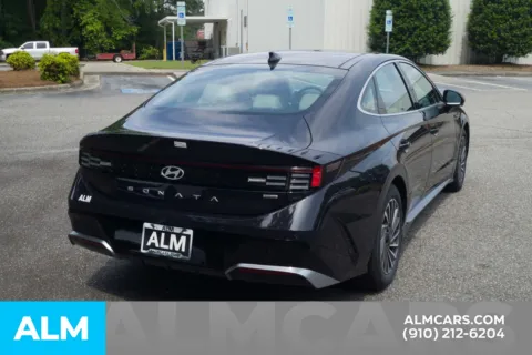 More photos of 2025 Hyundai Sonata Hybrid Limited at ALM Hyundai Lumberton, NC