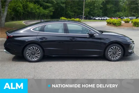 More photos of 2025 Hyundai Sonata Hybrid Limited at ALM Hyundai Lumberton, NC