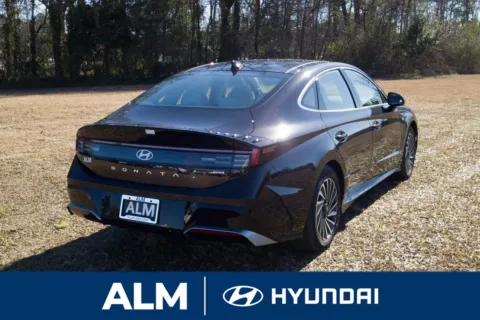 More photos of 2025 Hyundai Sonata Hybrid Limited at ALM Hyundai Lumberton, NC