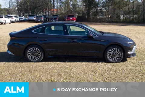 Another view of 2025 Hyundai Sonata Hybrid Limited for sale in Lumberton, NC at ALM Hyundai Lumberton