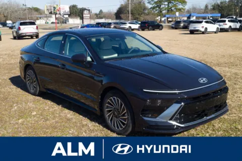 Photos of 2025 Hyundai Sonata Hybrid Limited for sale in Lumberton, NC at ALM Hyundai Lumberton