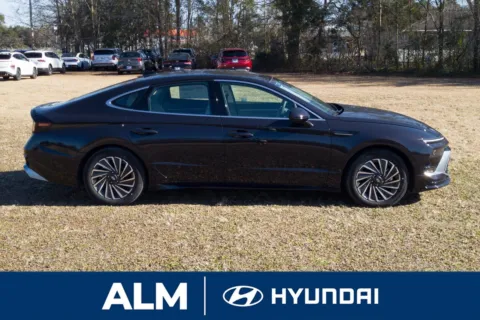 Another view of 2025 Hyundai Sonata Hybrid Limited for sale in Lumberton, NC at ALM Hyundai Lumberton