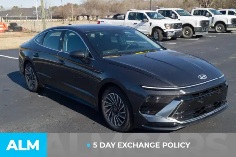 More photos of 2025 Hyundai Sonata Hybrid SEL at ALM Hyundai Lumberton, NC