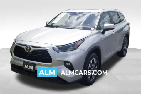 Silver 2023 Toyota Highlander XLE for sale in Lumberton, NC