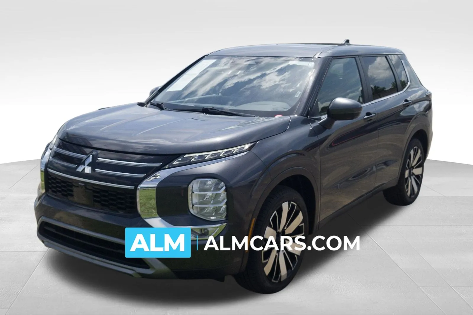 2025 Mitsubishi Outlander SE 2WD's photo