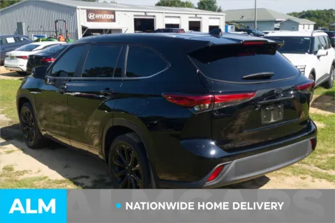 More photos of 2023 Toyota Highlander XLE at ALM Hyundai Lumberton, NC