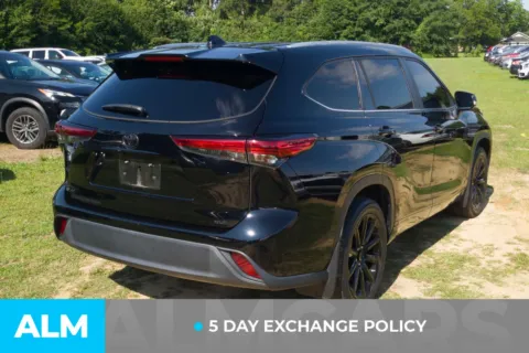More photos of 2023 Toyota Highlander XLE at ALM Hyundai Lumberton, NC