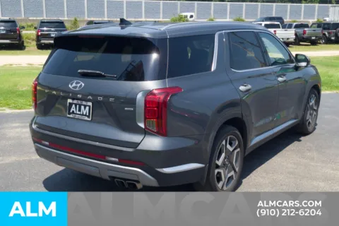 More photos of 2023 Hyundai Palisade Limited at ALM Hyundai Lumberton, NC