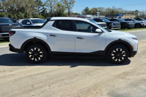 More photos of 2026 Hyundai Santa Cruz SE at ALM Hyundai Lumberton, NC