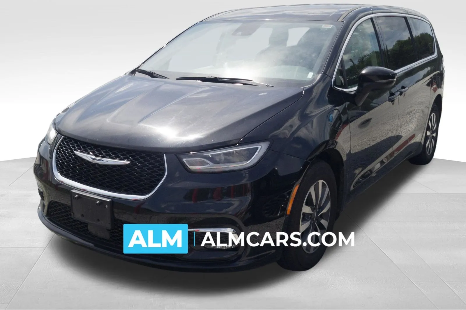 2023 Chrysler Pacifica Hybrid Touring L Hybrid's photo