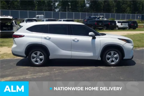 More photos of 2022 Toyota Highlander L at ALM Hyundai Lumberton, NC