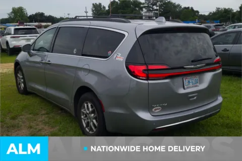 More photos of 2021 Chrysler Pacifica Touring at ALM Hyundai Lumberton, NC