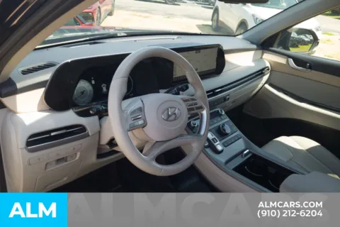 More photos of 2024 Hyundai Palisade Limited at ALM Hyundai Lumberton, NC